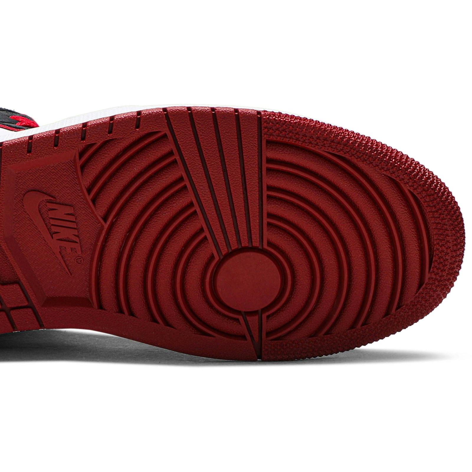 Air Jordan 1 Retro High OG 'Bloodline' 555088-062 - Image 5