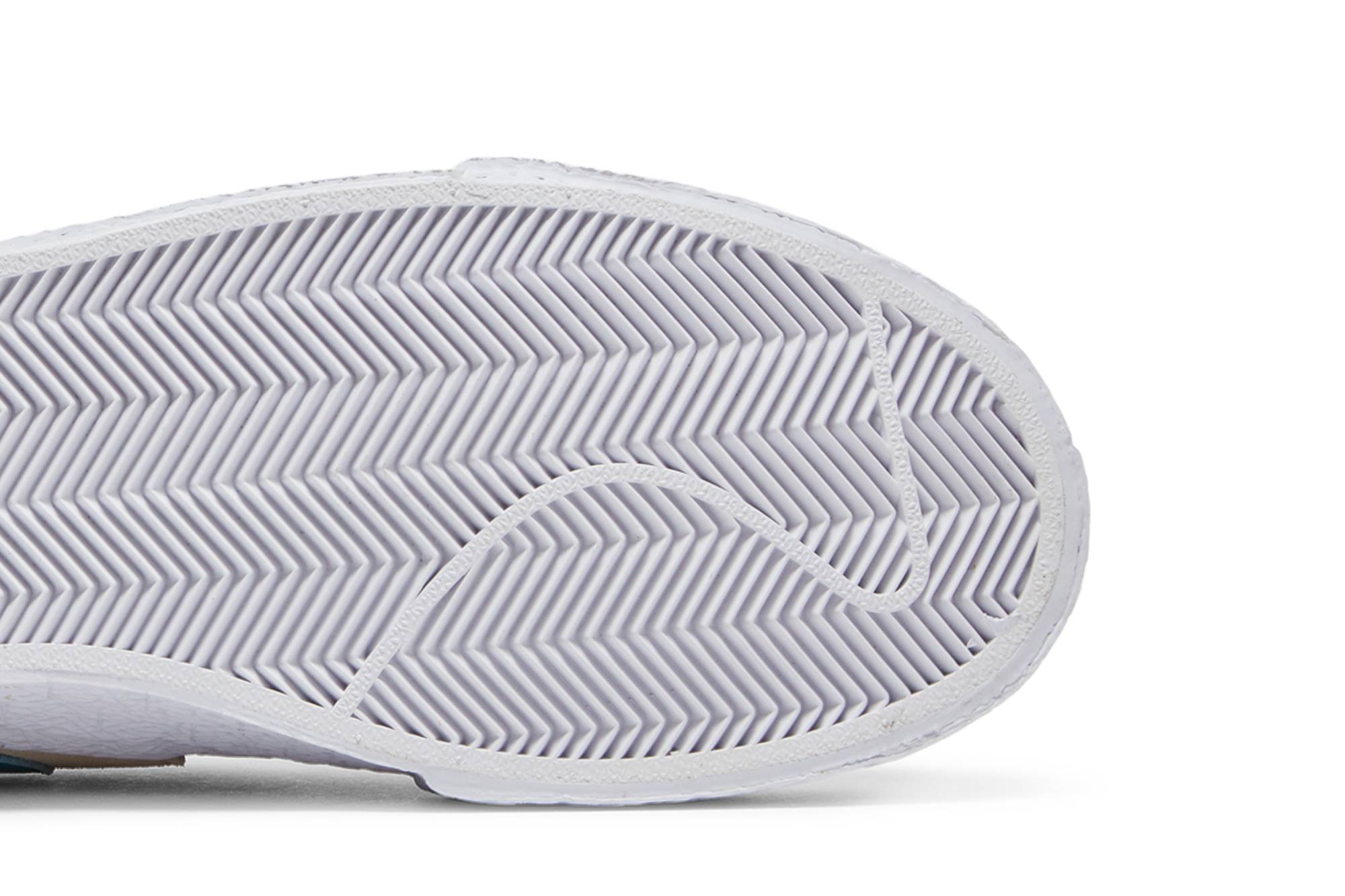 KAWS x sacai x Nike Blazer Low Reed DM7901-200 Moroen - Image 5