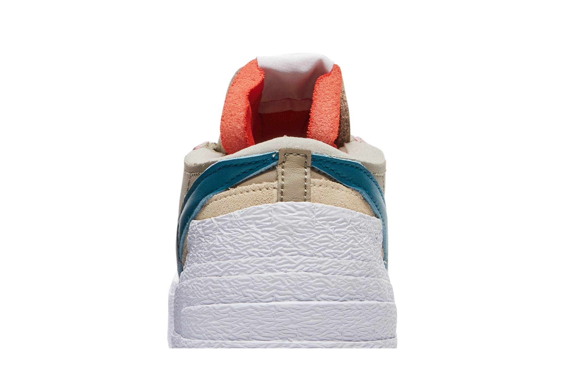 KAWS x sacai x Nike Blazer Low Reed DM7901-200 Moroen - Image 7