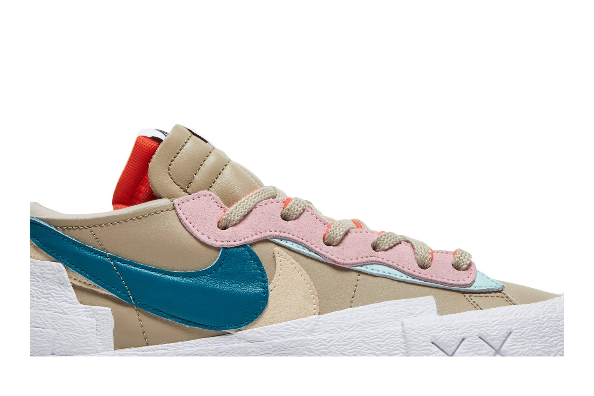 KAWS x sacai x Nike Blazer Low Reed DM7901-200 Moroen - Image 2