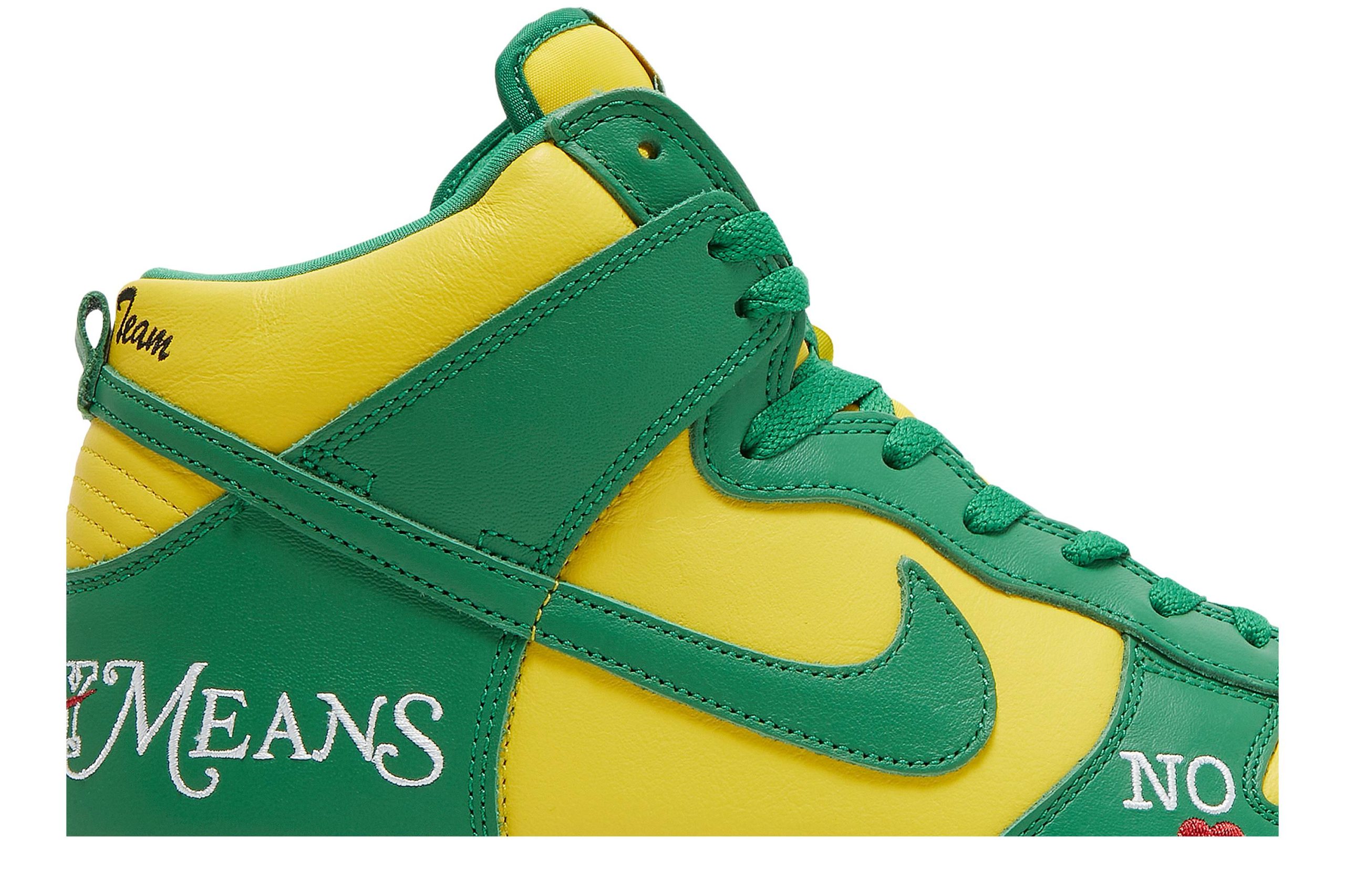 Nike SB Dunk Highx Supreme 'By Any Means Brazil' DN3741-700  Gloiber