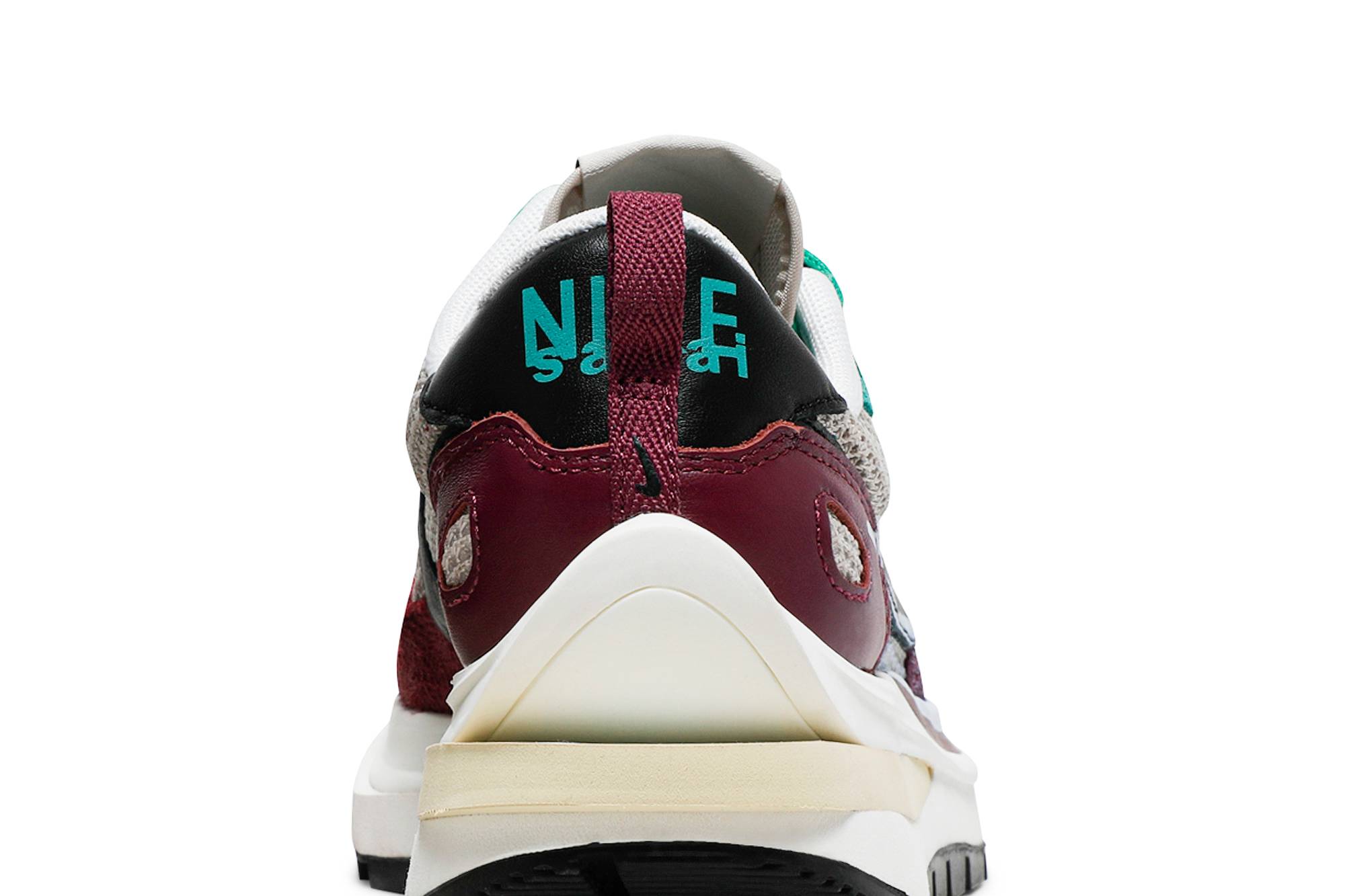 sacai x Nike VaporWaffle SP 'Villain Red' DD3035-200 - Imagen 7