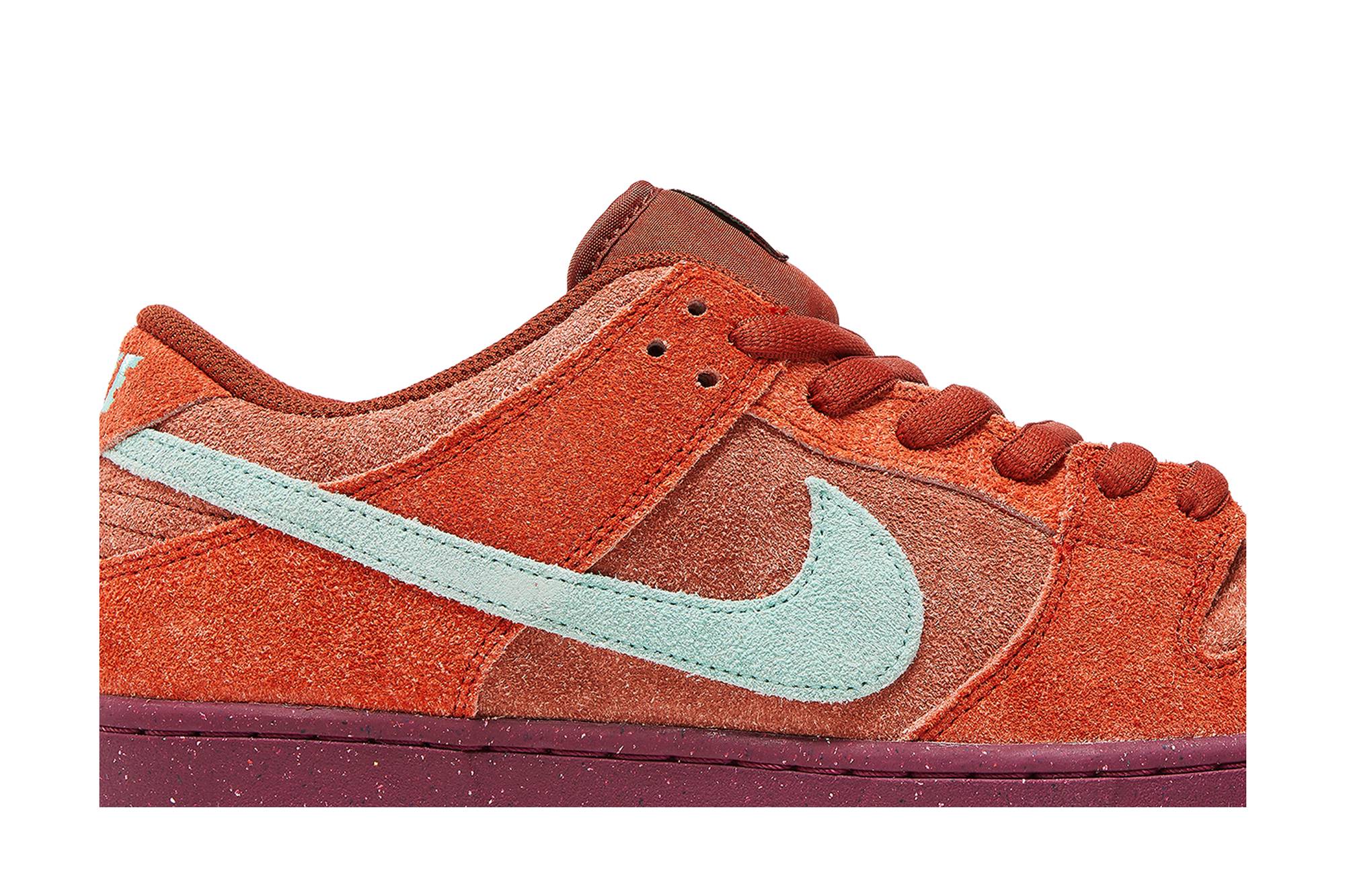 Nike Dunk Low SB Mystic Red DV5429-601 Moroen - Image 2