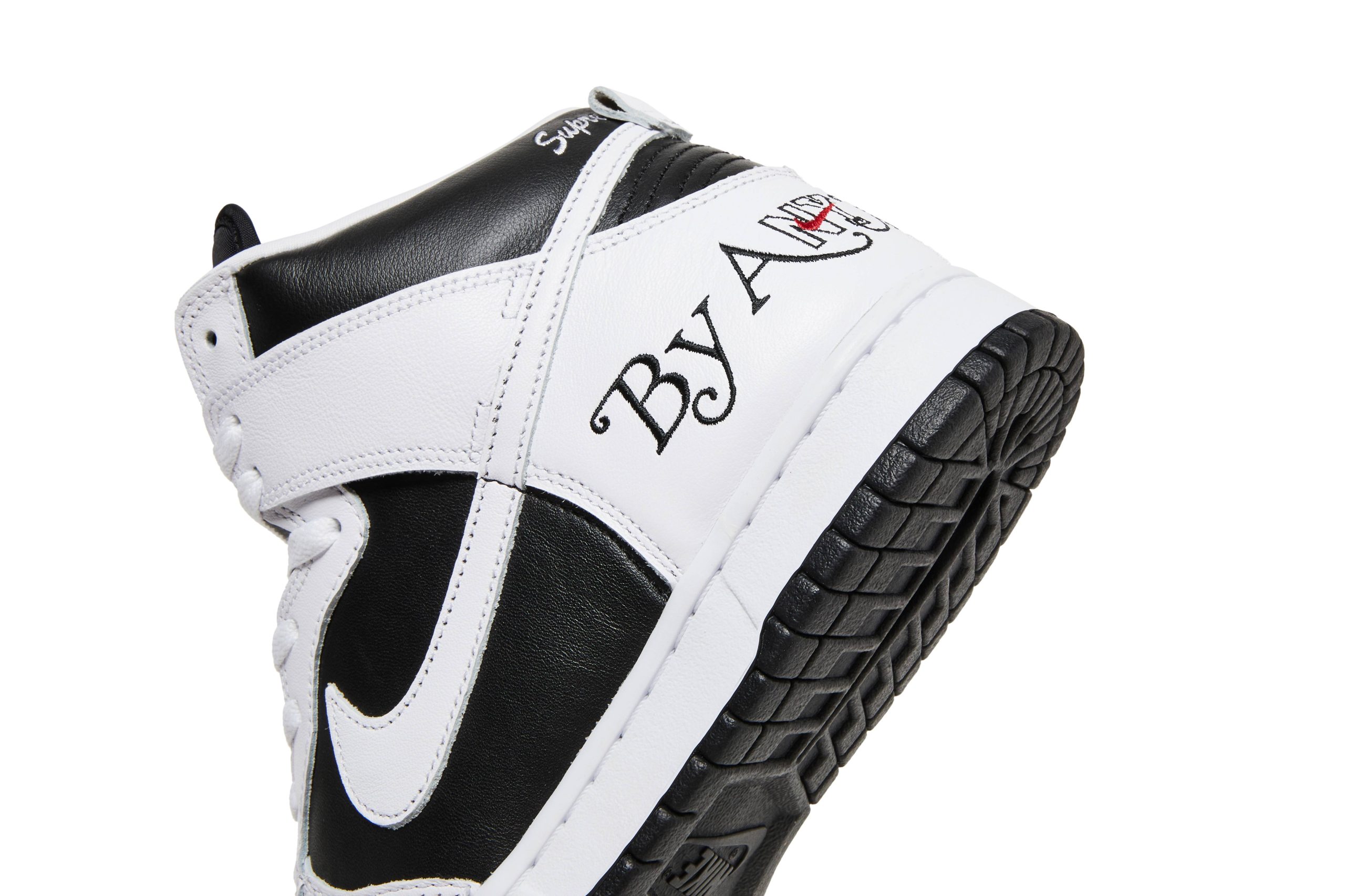 Supreme x Nike SB Dunk High 'By Any Means Black' DN3741-002 Gloiber