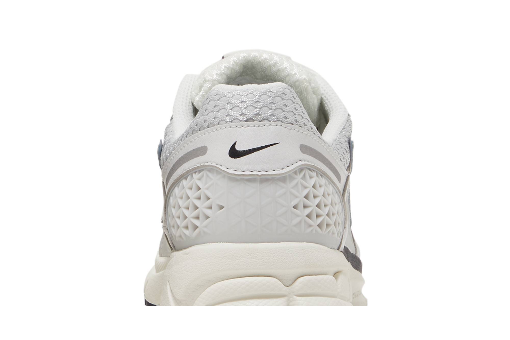 (Women) Nike Zoom Vomero 5 Photon Dust FD0884-025 Moroen - Image 7